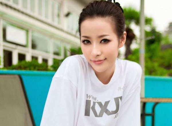 被卖进宫，小宫女拿捏冷硬大督主免费无弹窗 谢知安谢长意小说阅读