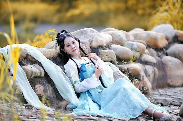 给摄政王当通房丫鬟五年后我逃了：结局+番外全文阅读（谢梨赫连城）最新章节_给摄政王当通房丫鬟五年后我逃了：结局+番外全文阅读