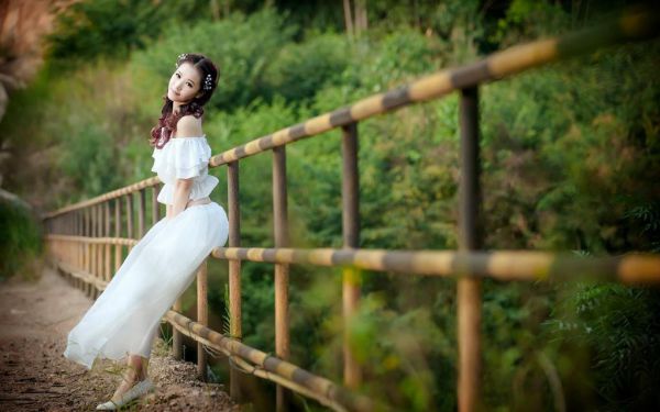 农家弃妇，荒年躲进深山顿顿吃肉目录 苏言郁濯无弹窗阅读